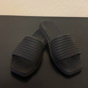Crocs Miami Slide Sandal - Black